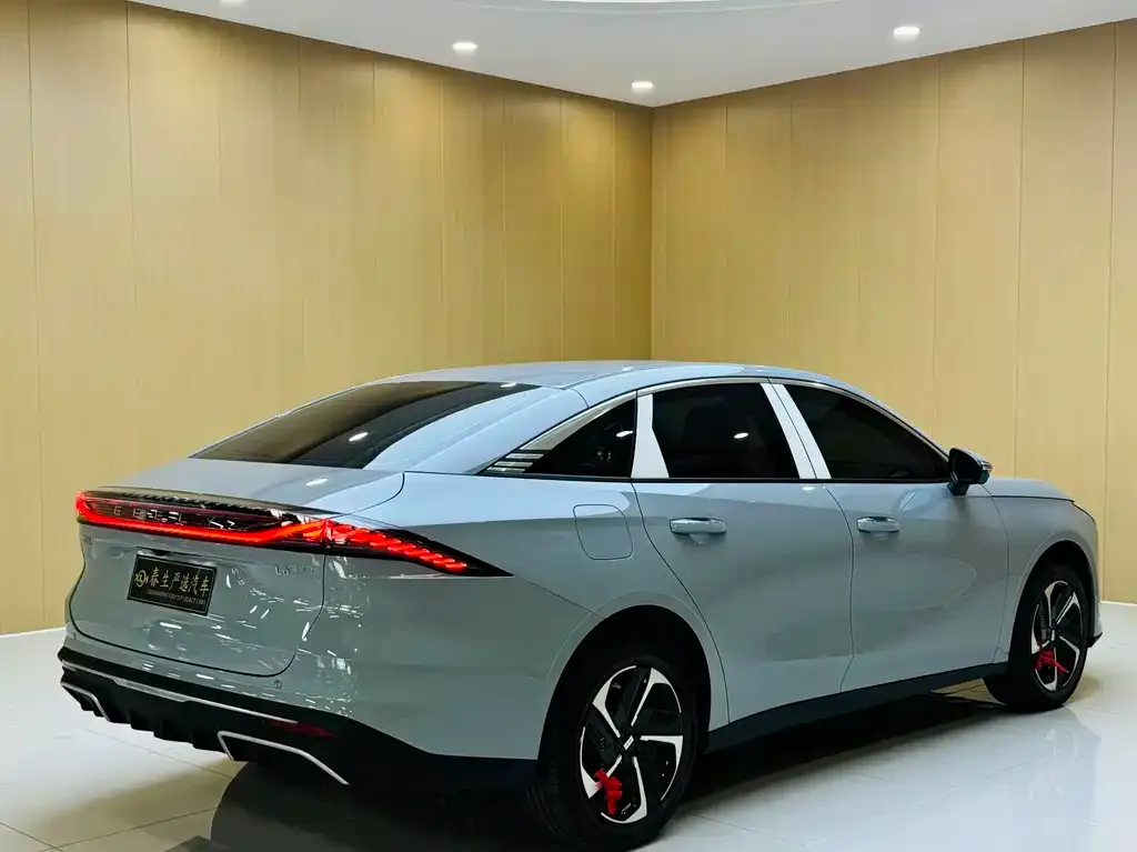 Geely Galaxy L6 — фото 10