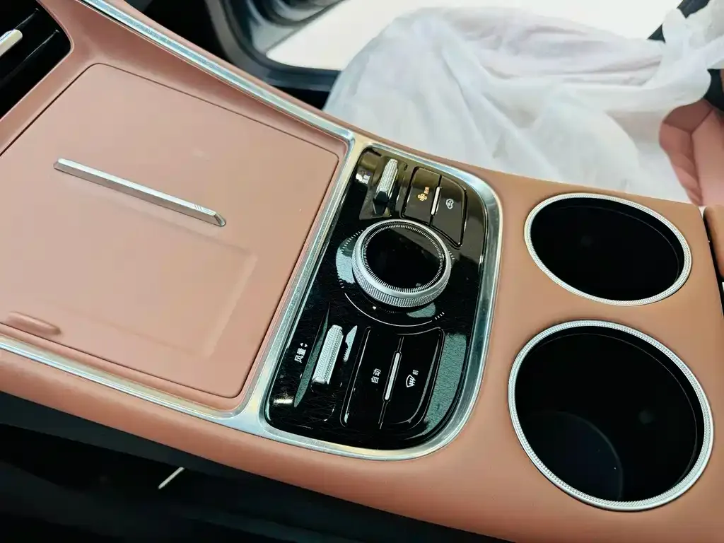 Geely Galaxy L6 — фото 3