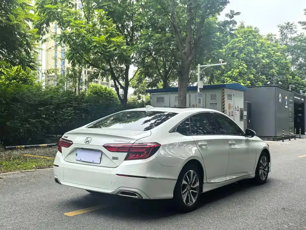 Honda Inspire — фото 10