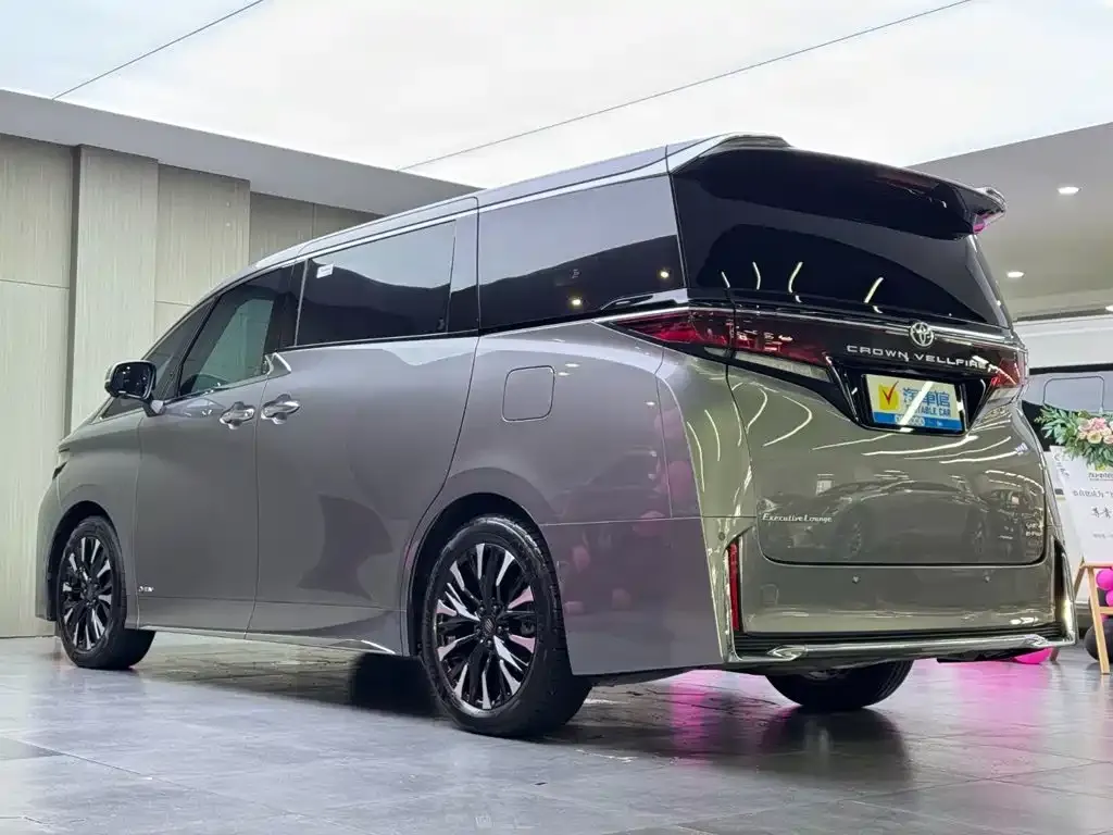Toyota Vellfire — фото 10