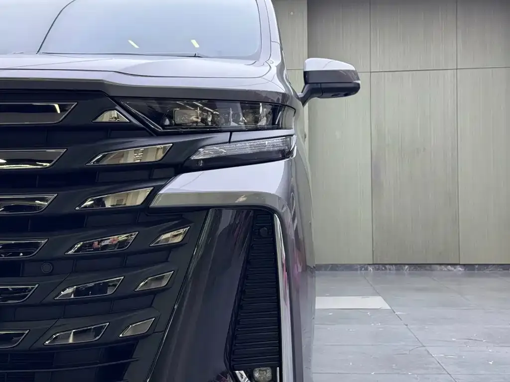Toyota Vellfire — фото 2