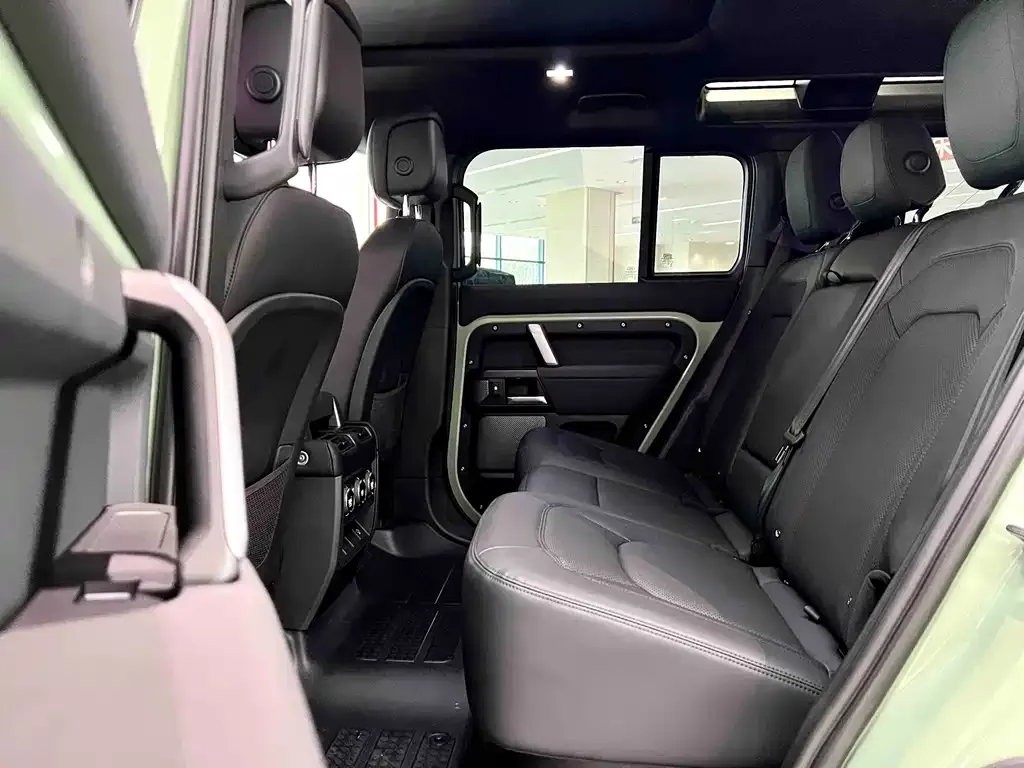 Land Rover Defender — фото 10