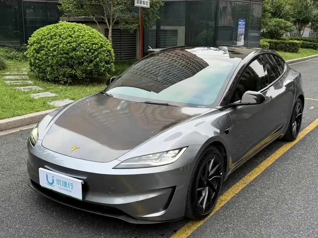 Tesla Model 3 — фото 1