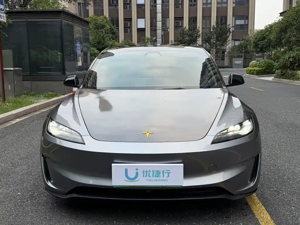 Tesla Model 3 — фото 9