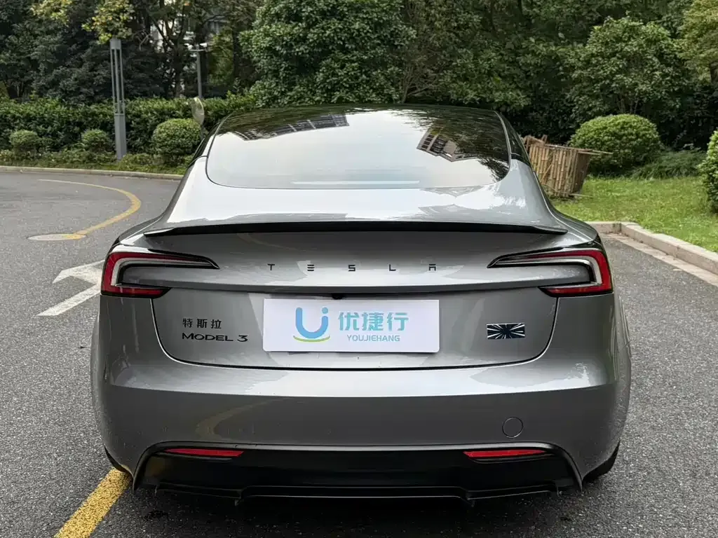 Tesla Model 3 — фото 5