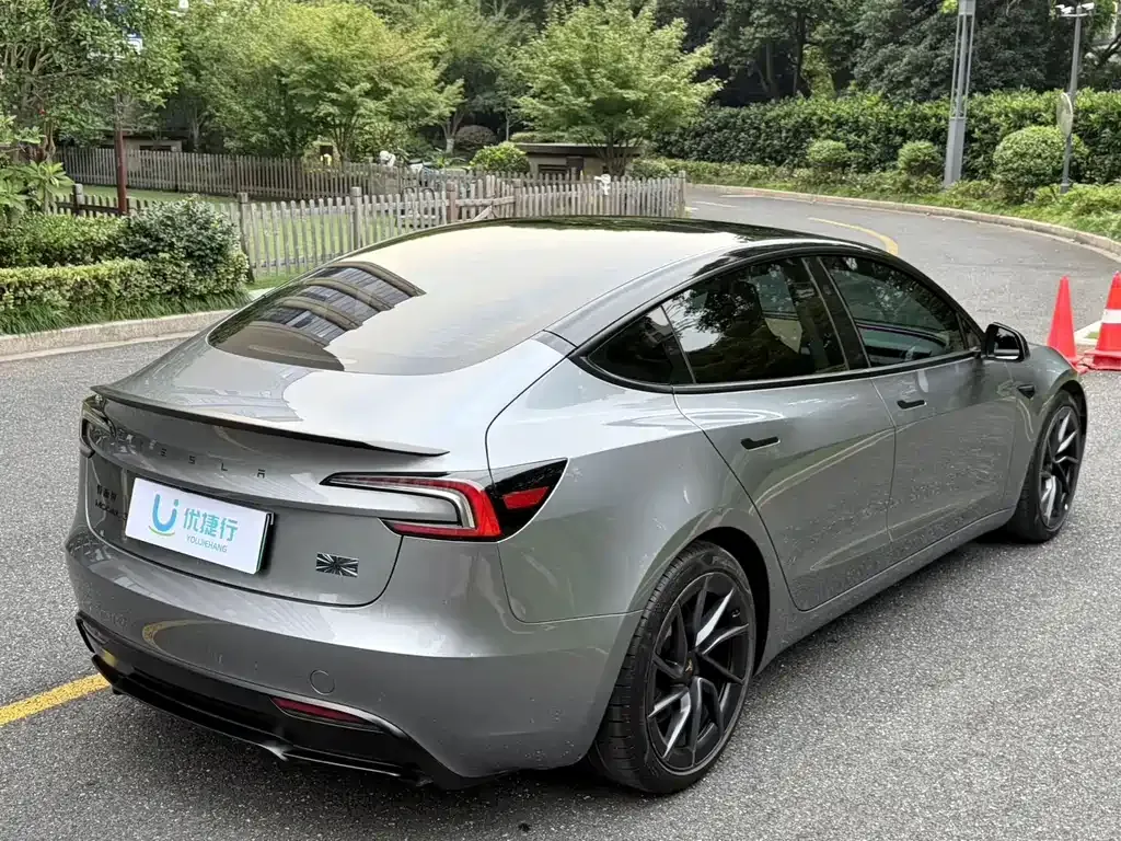 Tesla Model 3 — фото 8