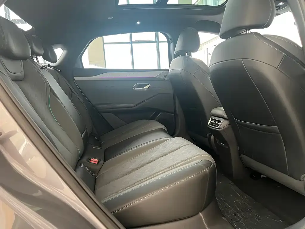 BYD Qin L — фото 4