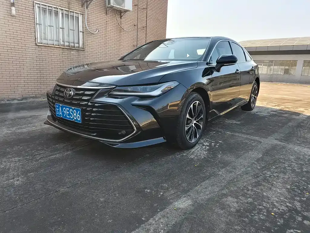 Toyota Avalon — фото 1