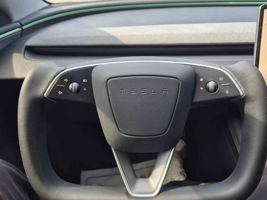 Tesla Model 3 — фото 7