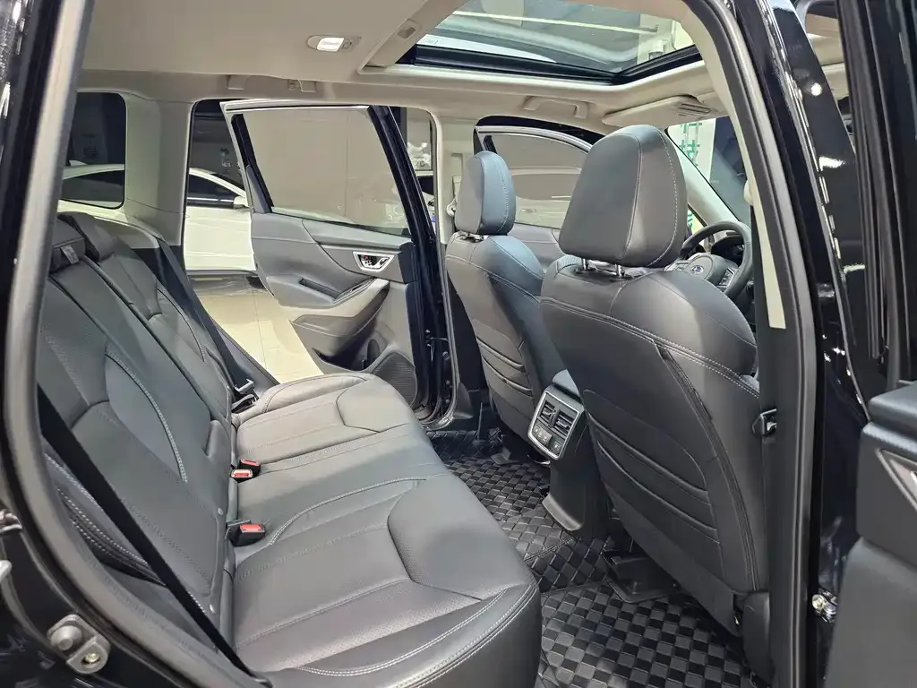 Subaru Forester — фото 9