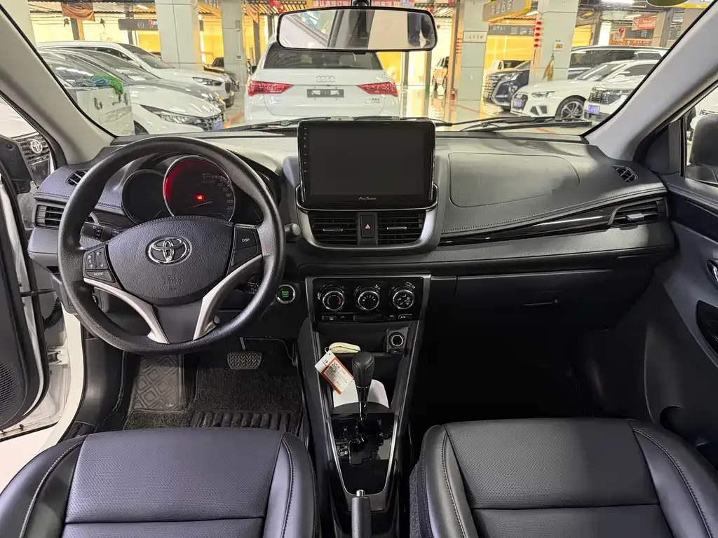 Toyota Yaris L — фото 9
