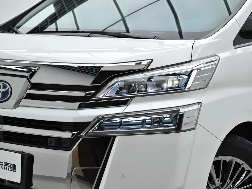 Toyota Vellfire — фото 6