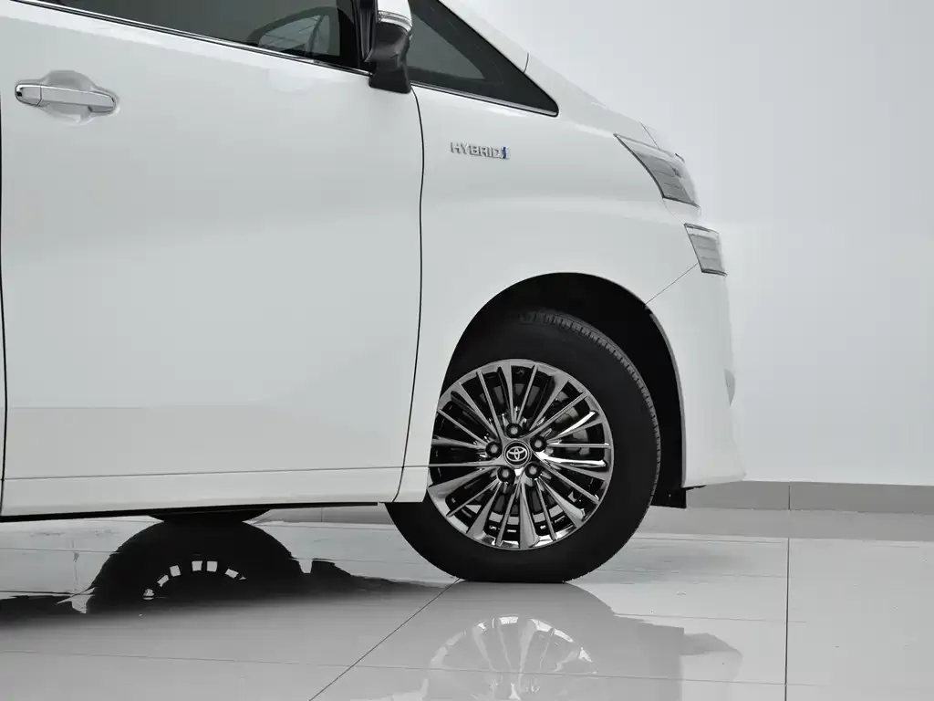 Toyota Vellfire — фото 2
