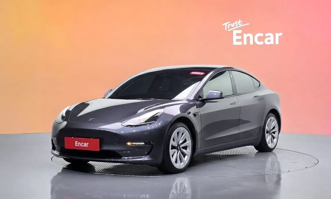 Tesla Model 3 — фото 1