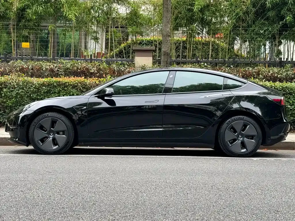 Tesla Model 3 — фото 7