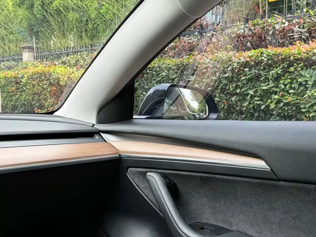 Tesla Model 3 — фото 3
