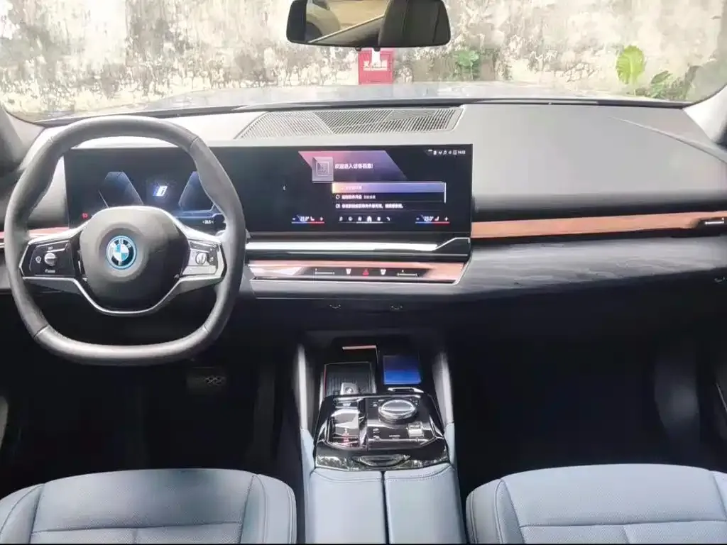 BMW i5 — фото 7