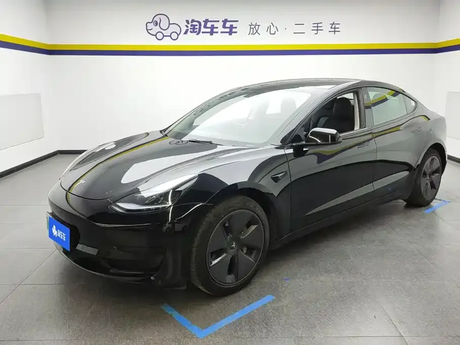Tesla Model 3 — фото 1