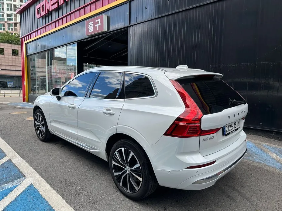 Volvo XC60 — фото 9