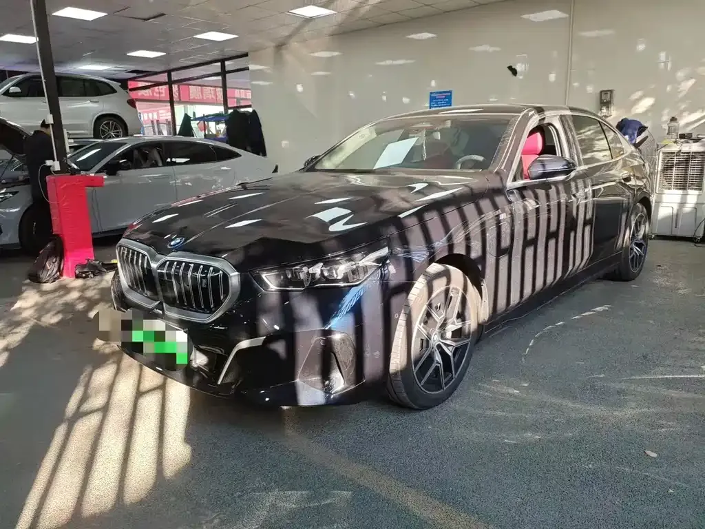 BMW i5 — фото 1