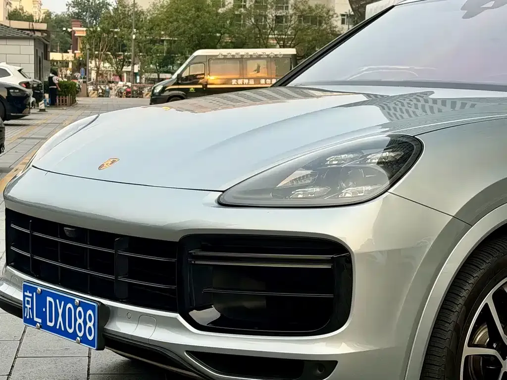 Porsche Cayenne — фото 2