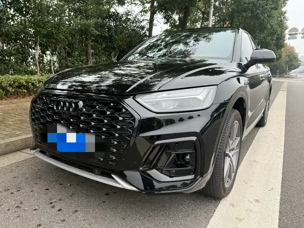 Audi Q5L Sportback — фото 1