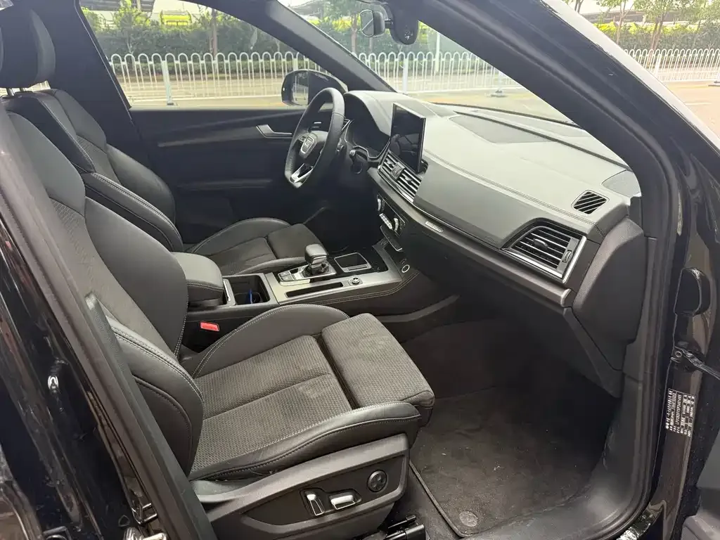 Audi Q5L Sportback — фото 7