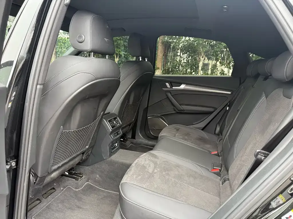 Audi Q5L Sportback — фото 4