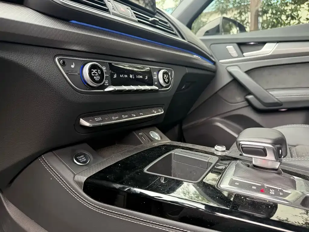 Audi Q5L Sportback — фото 5