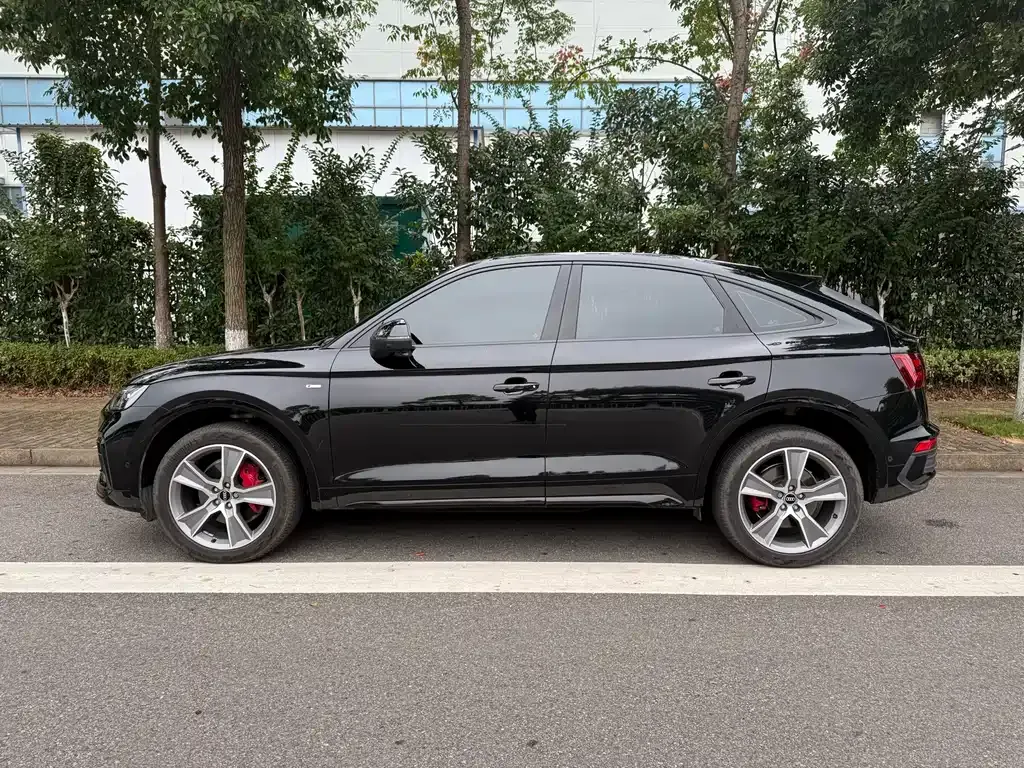 Audi Q5L Sportback — фото 10