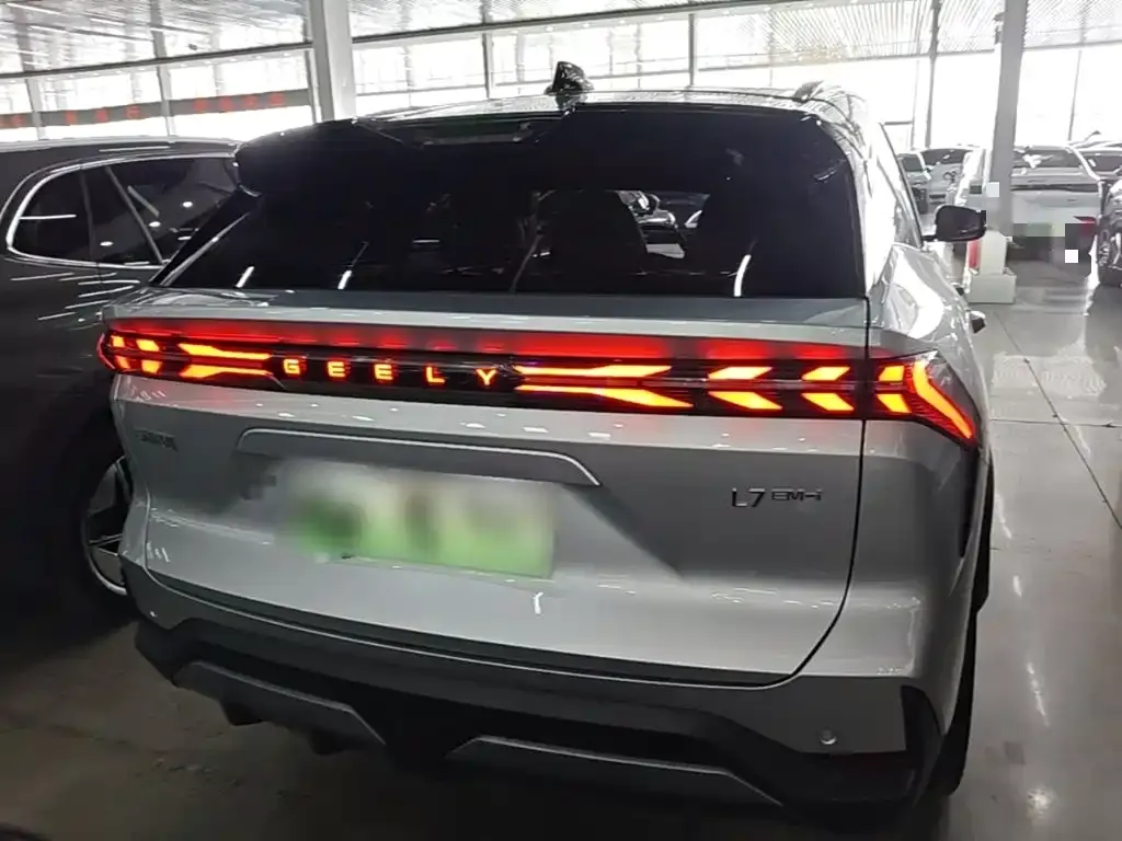 Geely Galaxy L7 — фото 10
