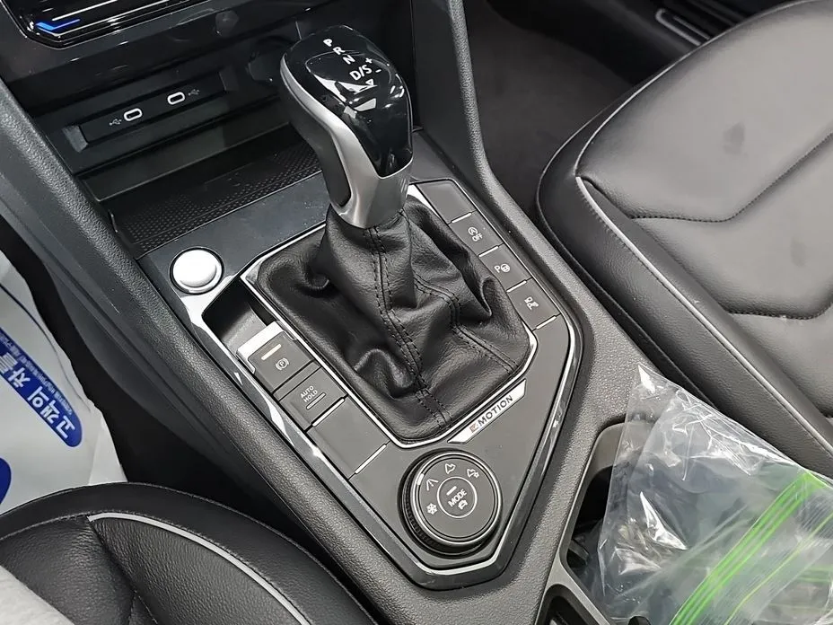 Volkswagen Tiguan — фото 6