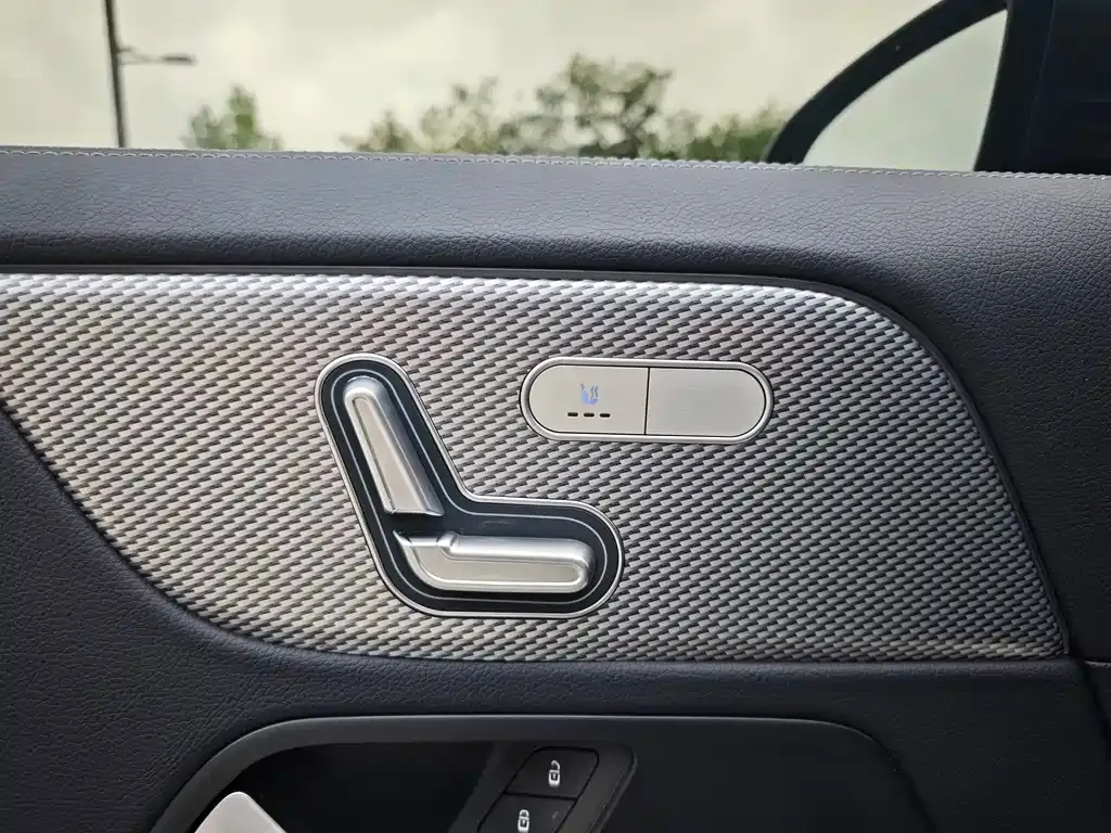 Mercedes-Benz GLA — фото 10