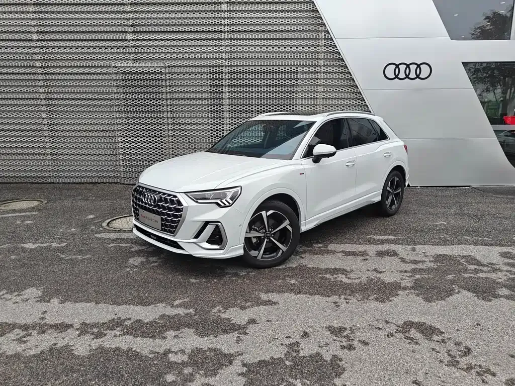 Audi Q3 — фото 1