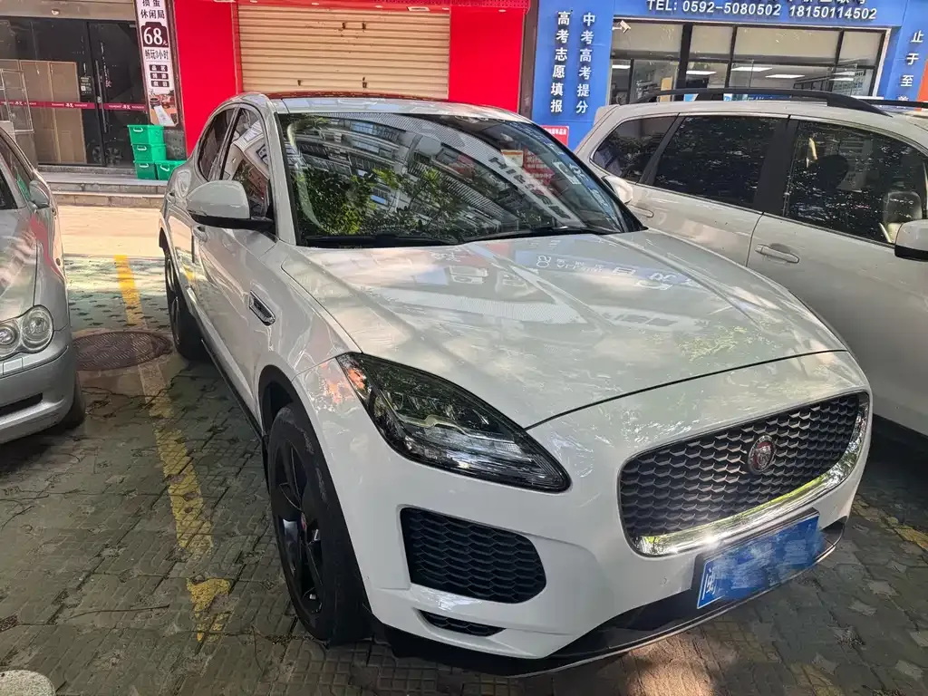 Jaguar E-PACE — фото 7