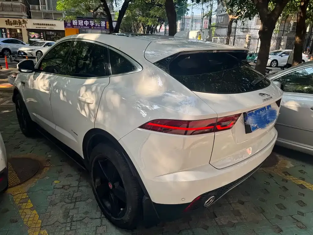 Jaguar E-PACE — фото 8