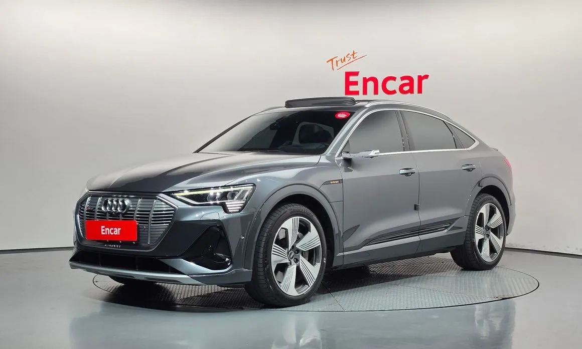 Audi e-tron — фото 1