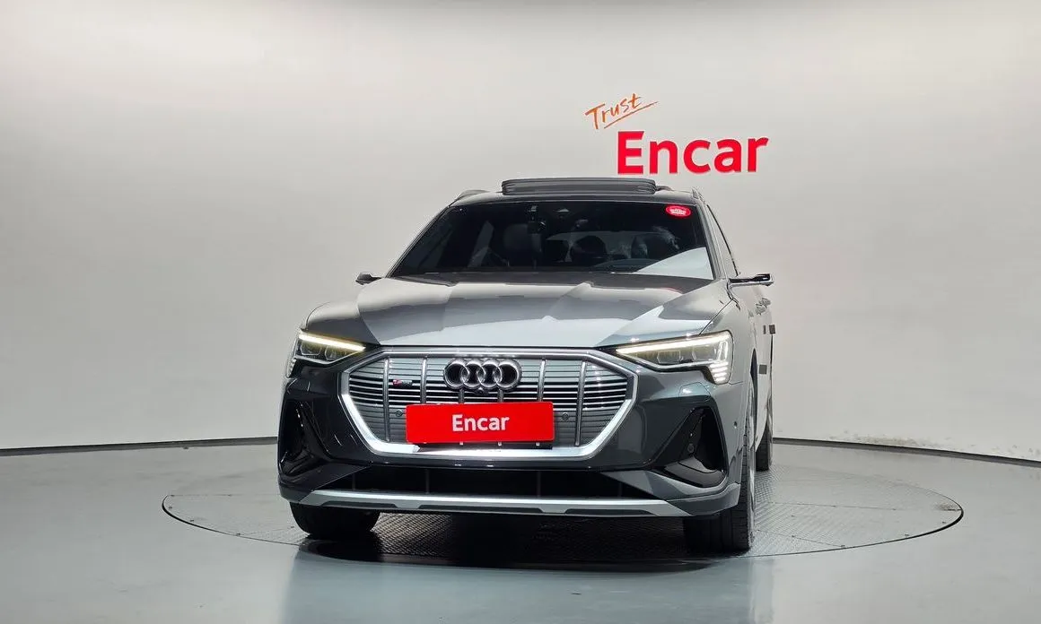 Audi e-tron — фото 2