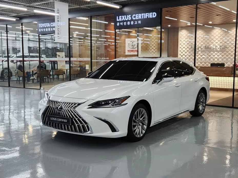 Lexus ES — фото 1