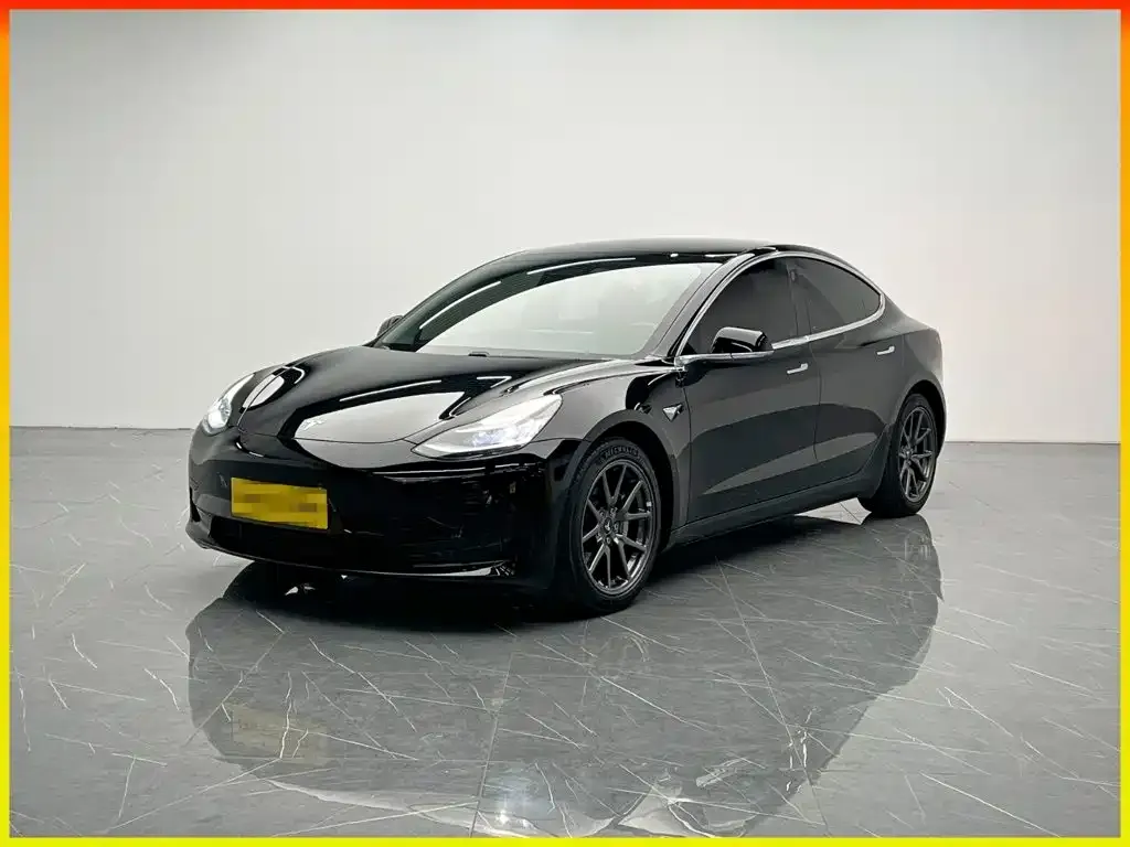 Tesla Model 3 — фото 1
