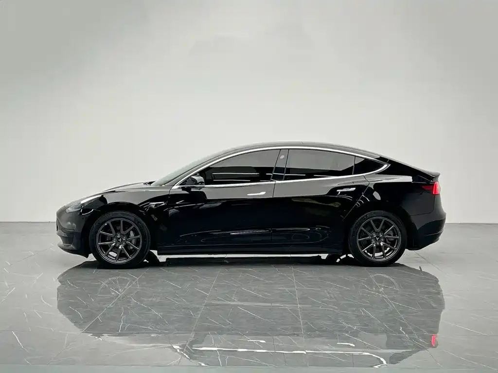 Tesla Model 3 — фото 10