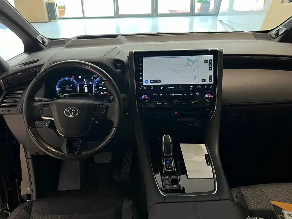 Toyota Alphard — фото 3