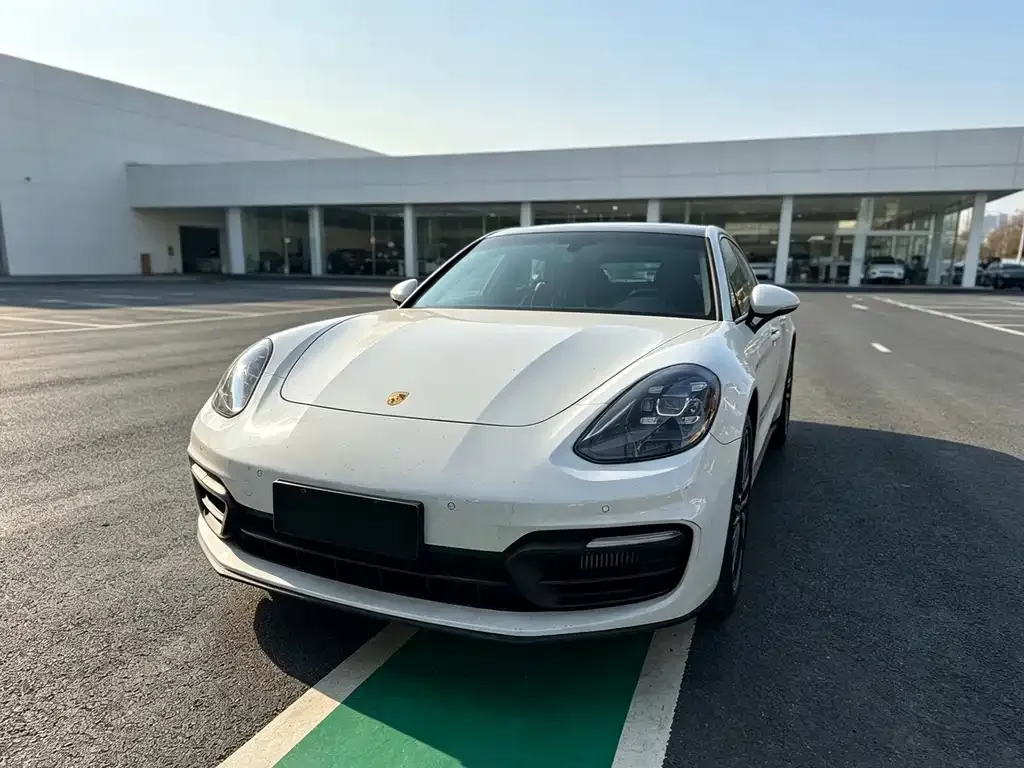 Porsche Panamera — фото 1