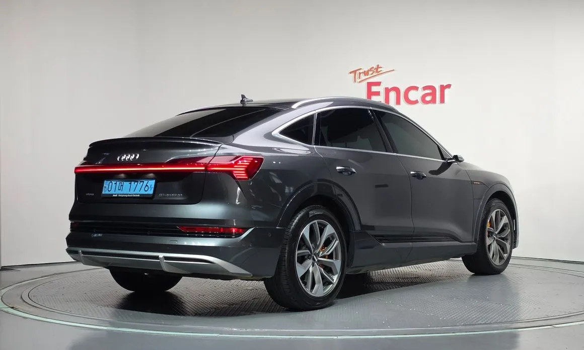 Audi e-tron — фото 3