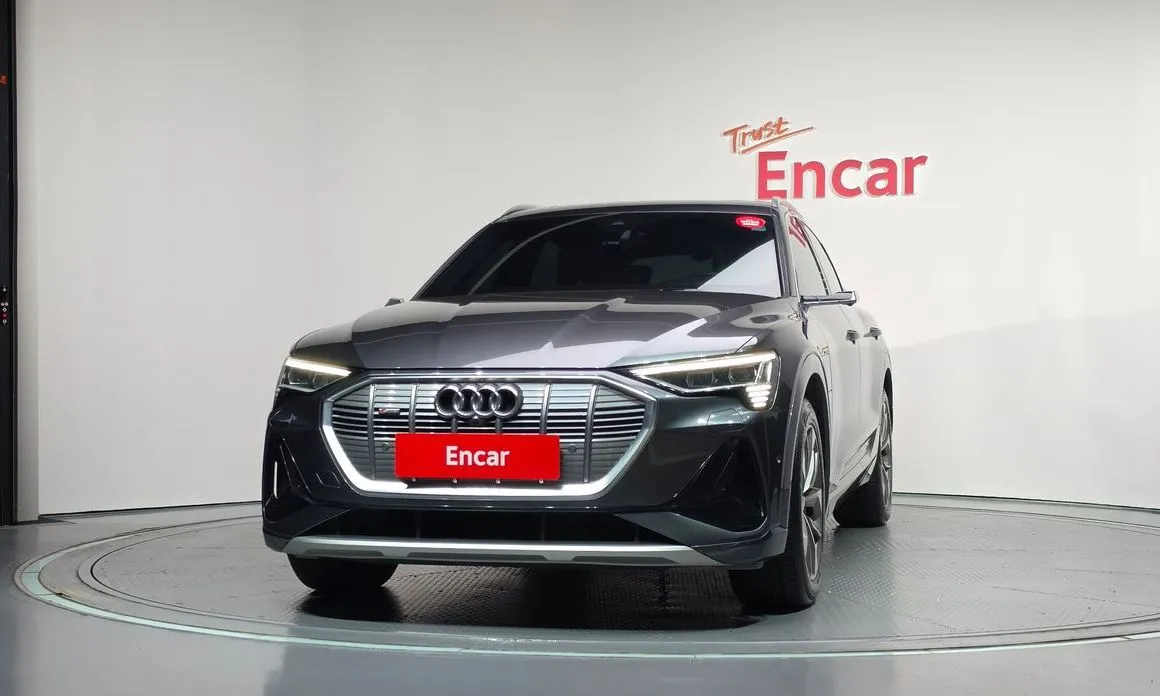 Audi e-tron — фото 2