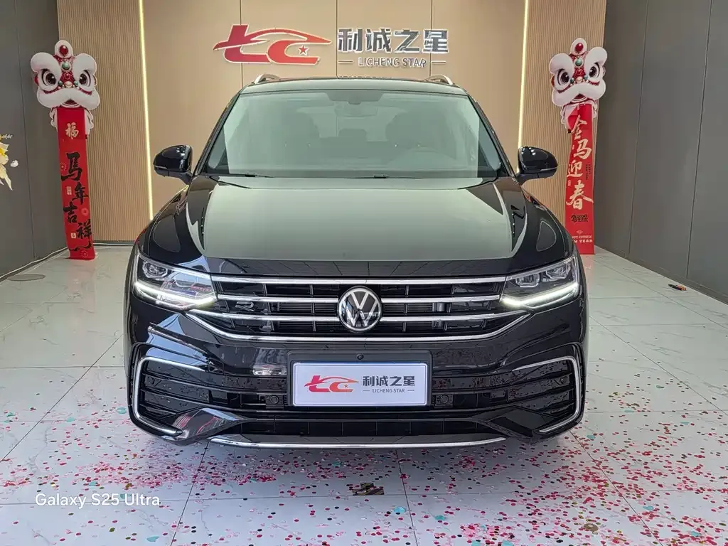 Volkswagen Tiguan L — фото 2