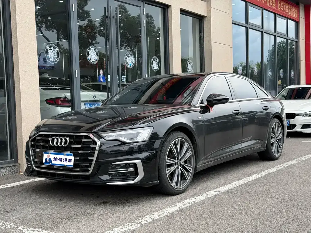 Audi A6L — фото 1