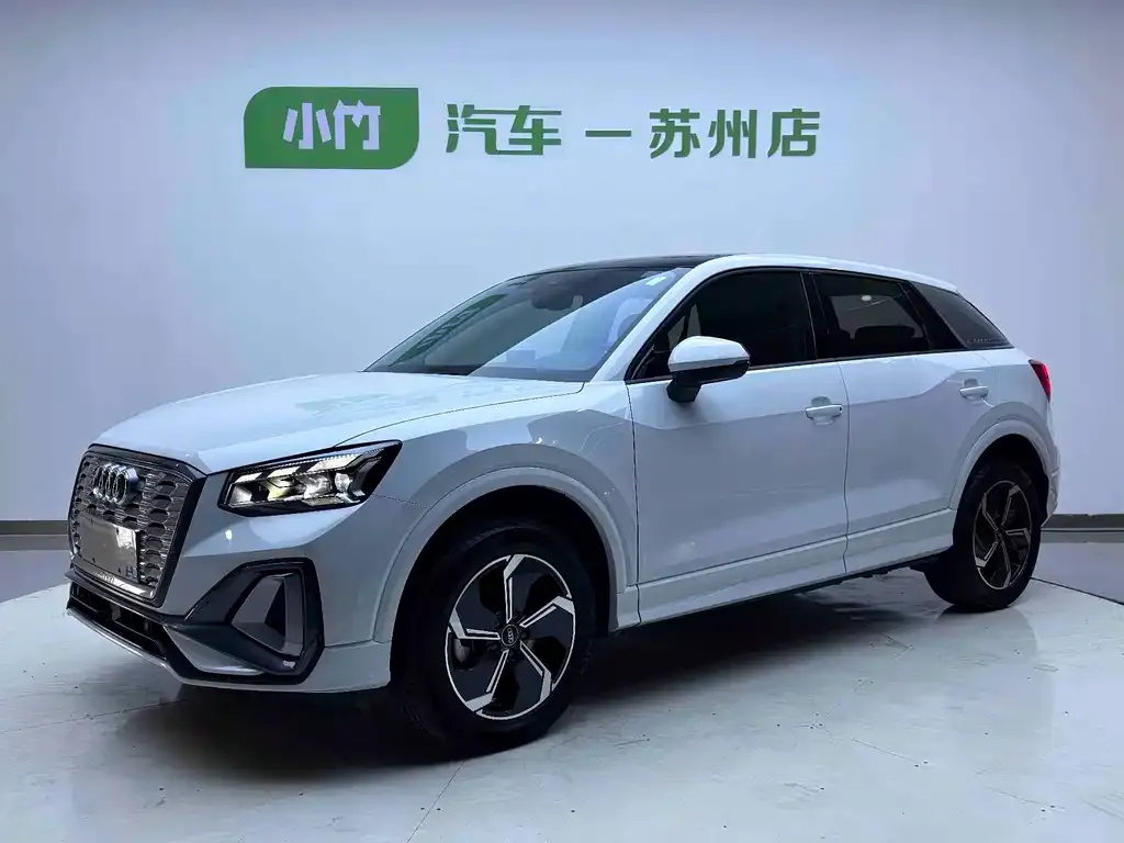 Audi Q2L e-tron — фото 1