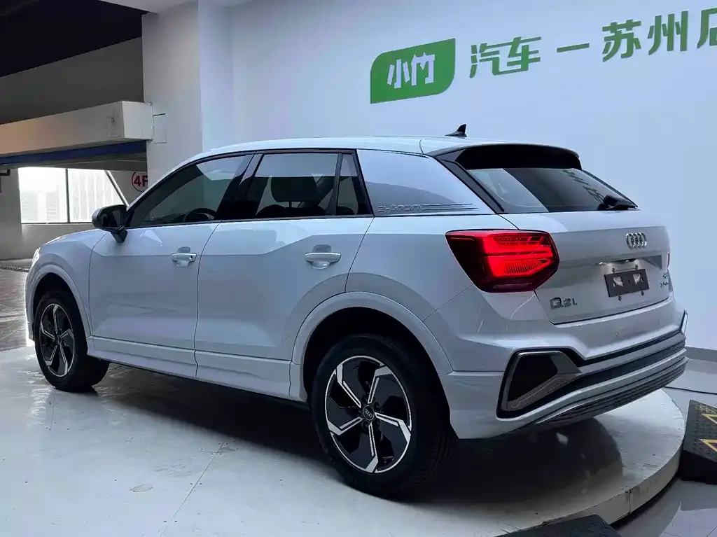 Audi Q2L e-tron — фото 10