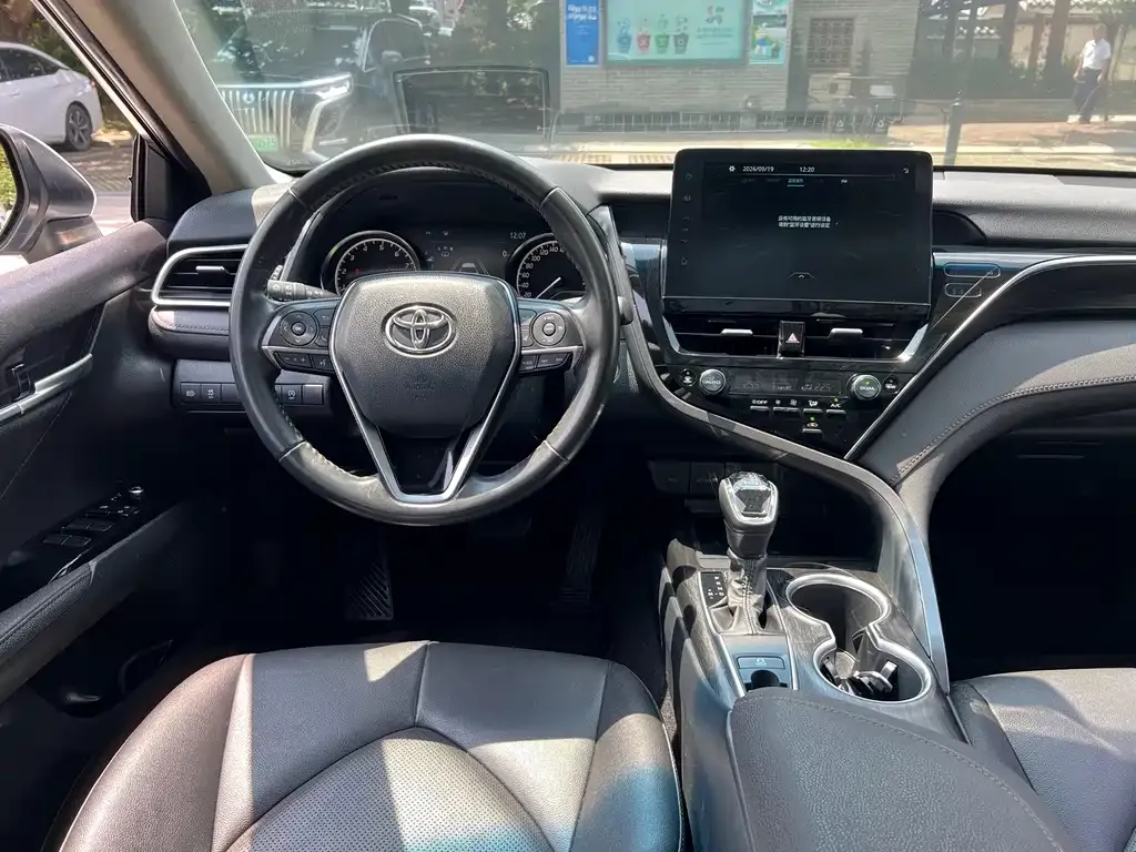 Toyota Camry — фото 5
